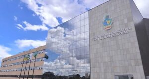Alego terá 19 novos deputados; Carol do Amiltinho é a mais votada em Goiás Dos 33 deputados que disputaram a reeleição, 22 conseguiram permanecer na Alego