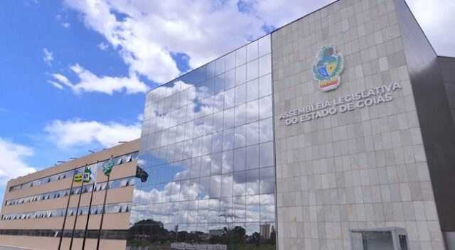 Alego-tera-19-novos-deputados-Carol-do-Amiltinho-e-a-mais-votada-em-Goias Dos 33 deputados que disputaram a reeleição, 22 conseguiram permanecer na Alego