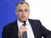 André Mendonça diz que Flávio Bolsonaro e Lula podem divulgar sigilos Ministro André Mendonça afirmou que não cabe interferência da Justiça Eleitoral