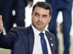 Antes de fugir do Brasil, Flávio Bolsonaro disse: “nunca pensei em sair do país” Flávio Bolsonaro deixou o Brasil com a família rumo aos EUA