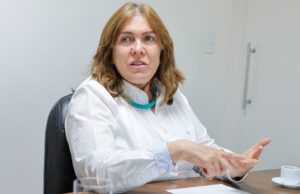 Após disputar as eleições, Fátima Gavioli retorna ao comando da Secretaria de Educação Fátima Gavioli é nomeada secretária da Educação, função que havia ocupado de janeiro de 2019 a março de 2026