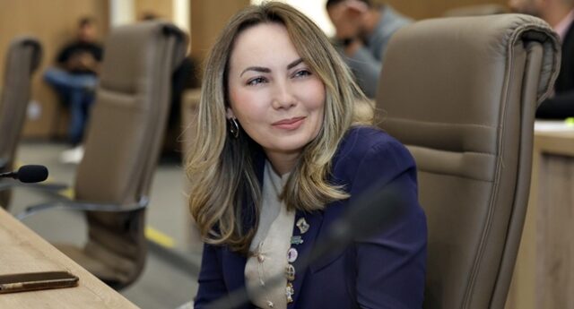 Camila-Rosa-defende-mais-mulheres-na-politica-Aparecida-nunca-elegeu-uma-deputada Camila chamou atenção para a diferença entre homens e mulheres eleitos para representar Aparecida de Goiânia