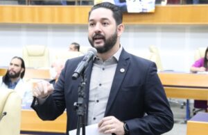 Com 29 votos, Thialu busca unanimidade e tenta atrair grupo de Ronilson na Câmara Thialu Guiotti busca entendimento com o grupo de Ronilson Reis para ser eleito com unanimidade dos votos