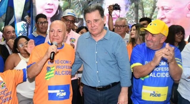 Marconi Perillo, Vilmar Mariano e Professor Alcides durante ato político em Aparecida de Goiânia
