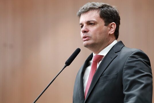 Issy Quinan deve ficar no comando da Alego até a segunda quinzena de novembro