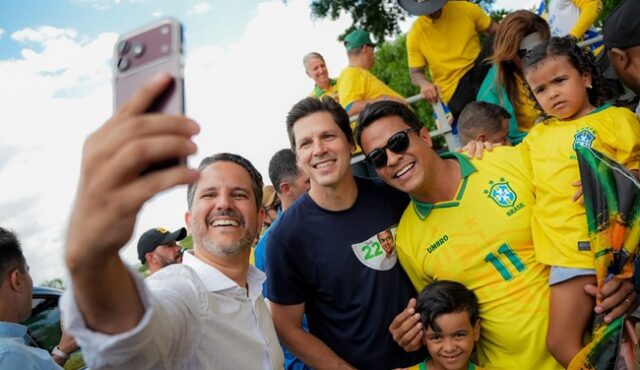 Daniel Vilela defende mudança ao participar de carreatas em apoio a Flávio Bolsonaro Daniel Vilela afirma que o atual governo do PT representa o "retrocesso"