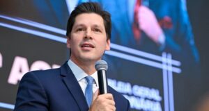 Daniel Vilela manifesta apoio a Flávio Bolsonaro: “Se exauriu essa era do PT” Daniel Vilela argumenta que a opção é de buscar um compromisso com Flávio Bolsonaro para que ele atenda as demandas e expectativas da população