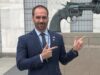 Eduardo Bolsonaro citou apenas Fred Rodrigues, candidato a deputado federal, e Gustavo Gayer, na lista de pedido de votos