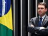 Flávio Bolsonaro derrota o presidente Lula na Papudinha e na Venezuela Flávio Bolsonaro conquistou 56,2% dos votos válidos na Venezuela