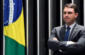 Flávio Bolsonaro conquistou 56,2% dos votos válidos na Venezuela