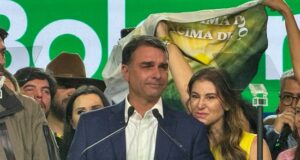 Flávio Bolsonaro obteve 48,22% dos votos válidos