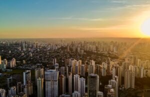 Goiânia entra no ranking das 1.000 cidades do mundo da Oxford Economics e ocupa o 16º lugar no Brasil Goiânia ocupa a 16ª posição entre cidades brasileiras avaliadas