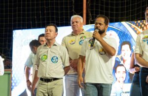 Vanilson Bueno, Gilsão Meu Povo e José Nelto durante ato de campanha