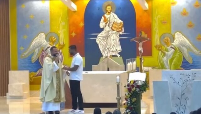 Padre-Marcos-agradece-apoio-de-Policarpo-a-obras-da-Paroquia-Nossa-Senhora-da-Assuncao Padre Marcos Rogério agradeceu Romário Policarpo pelo apoio às obras da Paróquia