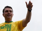Flávio Bolsonaro aparece com 2 pontos percentuais à frente de Lula na disputa de segundo turno
