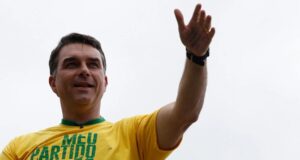 Flávio Bolsonaro aparece com 2 pontos percentuais à frente de Lula na disputa de segundo turno