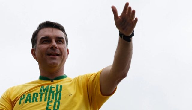Pesquisa Datafolha Flávio vence com 51% dos votos válidos e Lula aparece com 49% Flávio Bolsonaro aparece com 2 pontos percentuais à frente de Lula na disputa de segundo turno