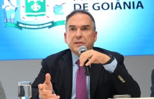 Projeto enviado por Mabel corrige distorções históricas entre os níveis e referências da carreira e valoriza trajetória profissional de administrativos da educação