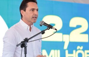 Prefeito Vilela sinaliza apoio a Flávio Bolsonaro: “Vou acompanhar Daniel e Caiado” Leandro Vilela defende redução da máquina pública e mais entregas para a população