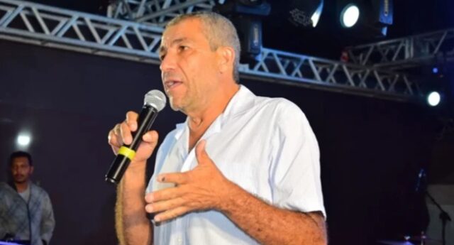 Prefeito sai em defesa de petistas, pede respeito e provoca polêmica durante pronunciamento Prefeito de Professor Jamil, Ney Fábio criticou a polarização política
