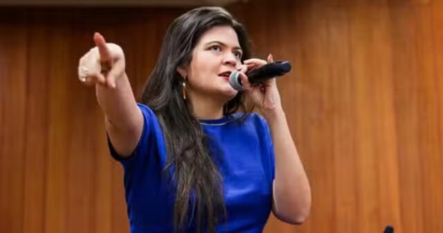 Reviravolta CNJ suspende cassação de Aava Santiago, que volta à Câmara de Goiânia Com a decisão liminar, Aava Santiago participa da eleição da Mesa Diretora, neste sábado