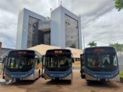 Goiânia lança sistema de ônibus que promete viagens 30% mais rápidas; veja como funciona Goiânia inicia novo sistema de transporte coletivo com ônibus de piso baixo e faixas preferenciais