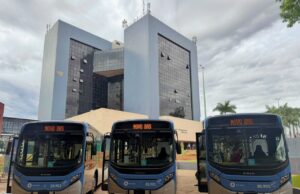 Goiânia lança sistema de ônibus que promete viagens 30% mais rápidas; veja como funciona Goiânia inicia novo sistema de transporte coletivo com ônibus de piso baixo e faixas preferenciais